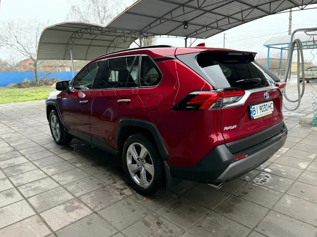 Toyota RAV4 - фото 4