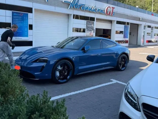 Porsche Taycan - фото 1