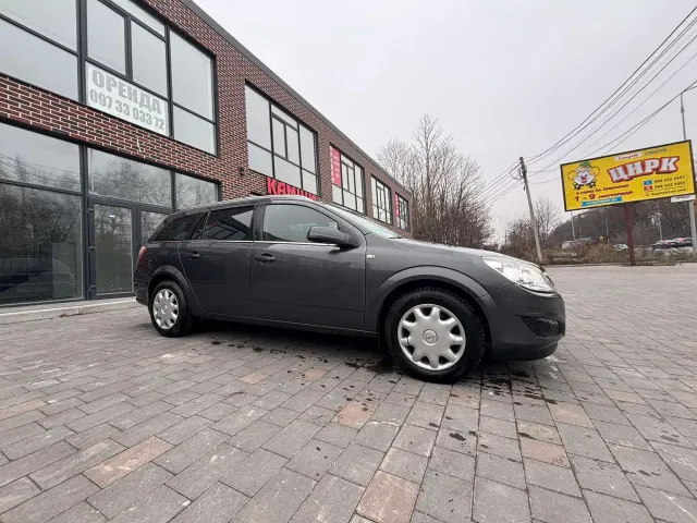 Opel Astra - фото 1