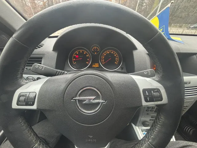 Opel Astra - фото 4