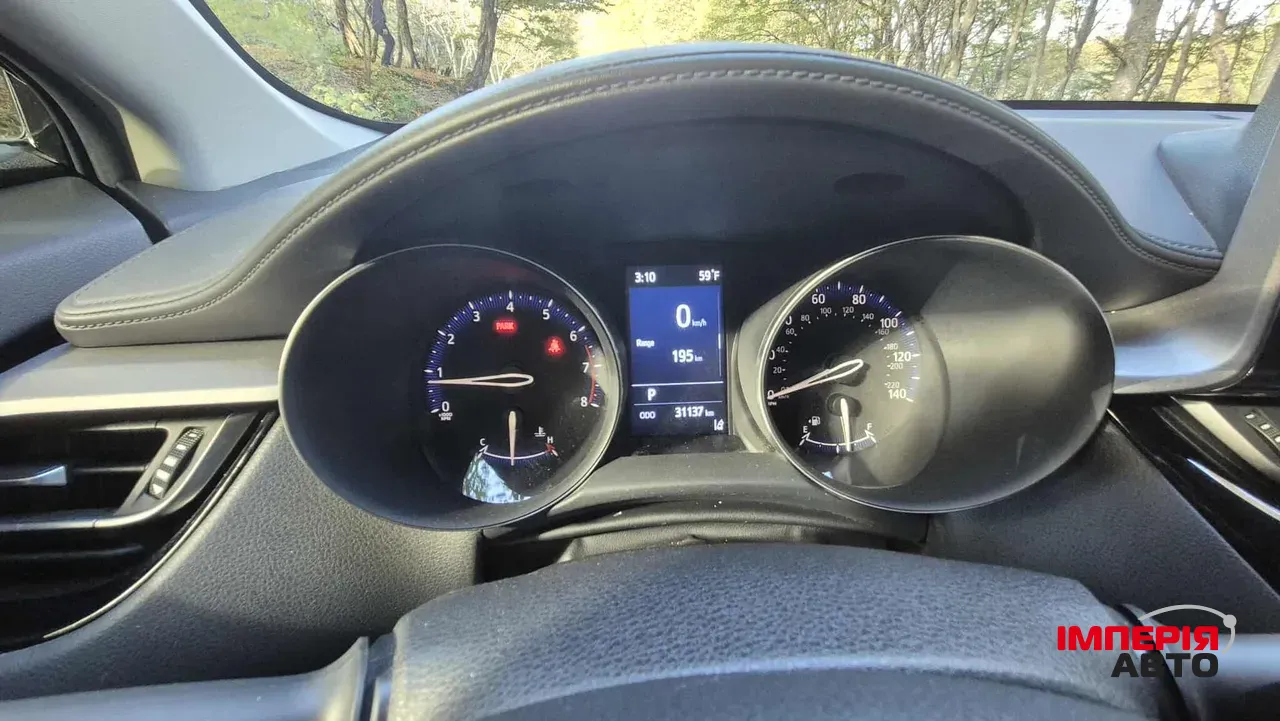 Toyota C-HR - фото 10