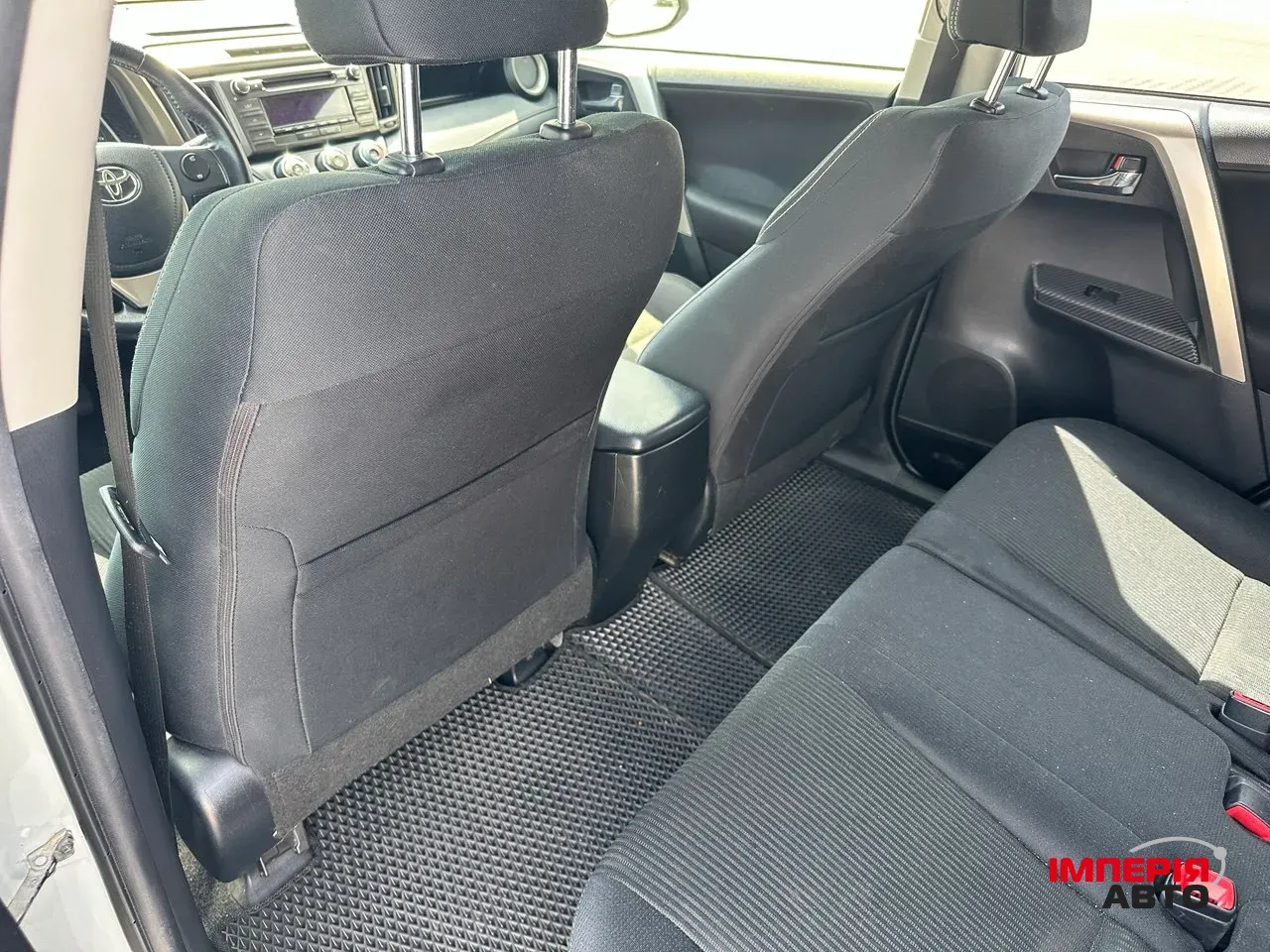 Toyota RAV4 - фото 14