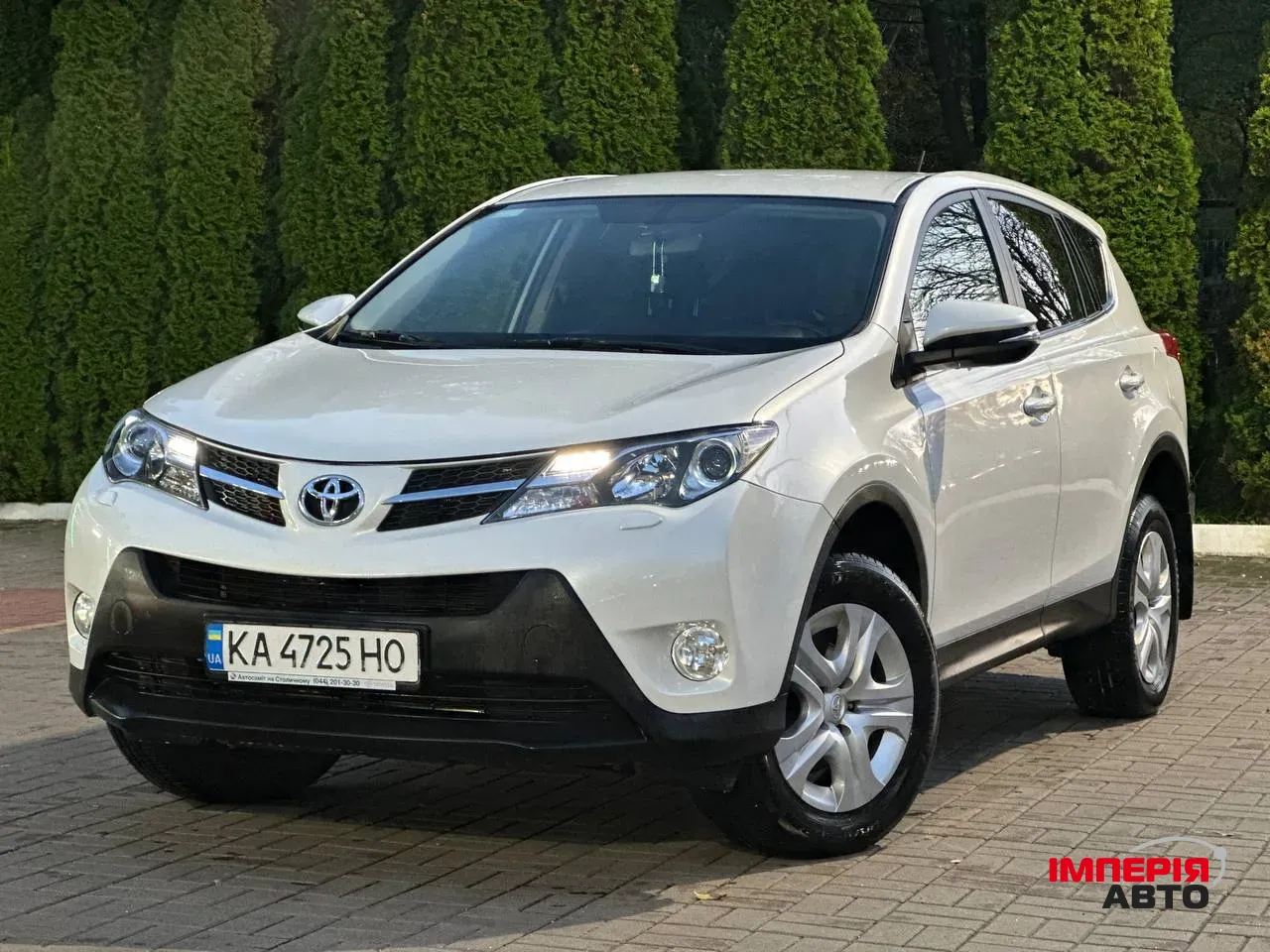 Toyota RAV4 - фото 1