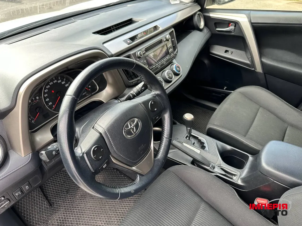 Toyota RAV4 - фото 10