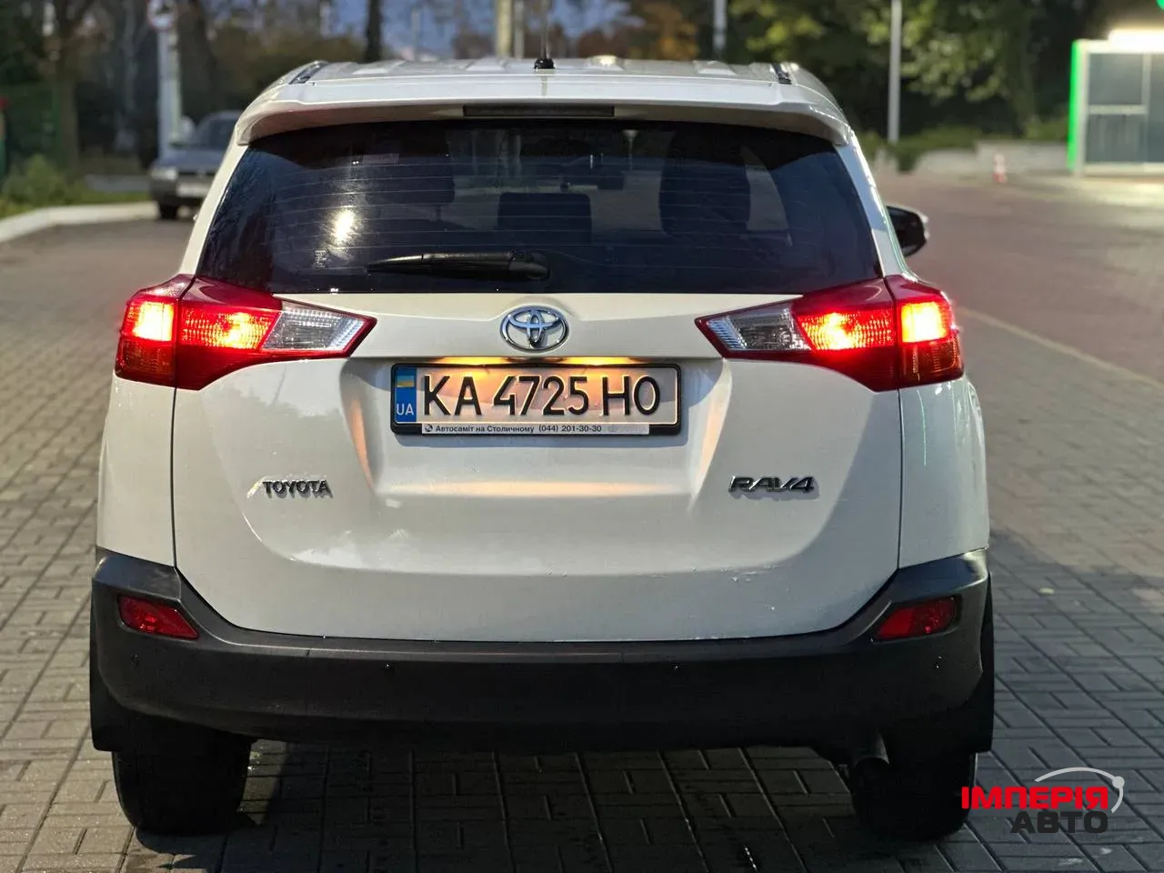 Toyota RAV4 - фото 3