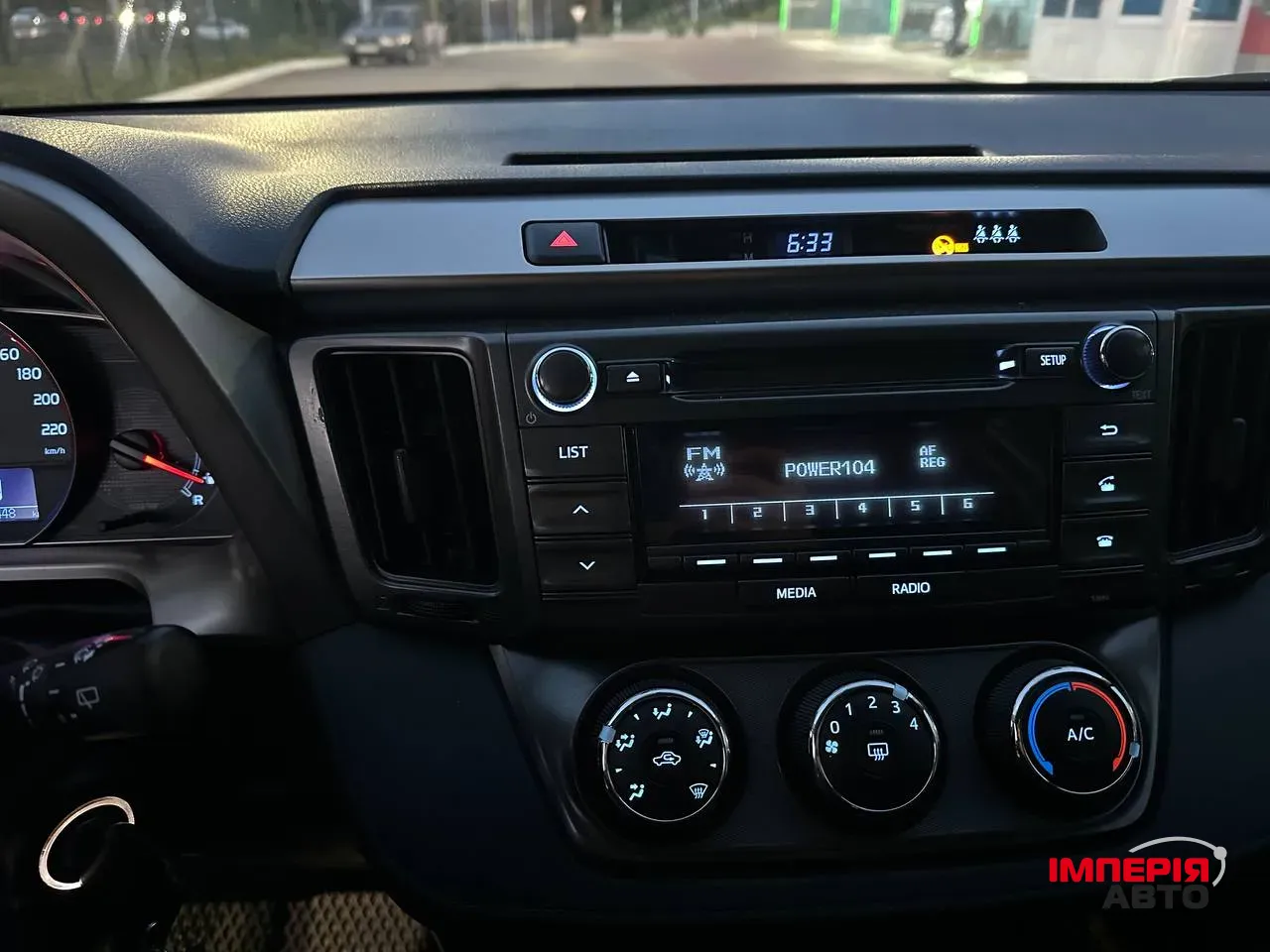 Toyota RAV4 - фото 9