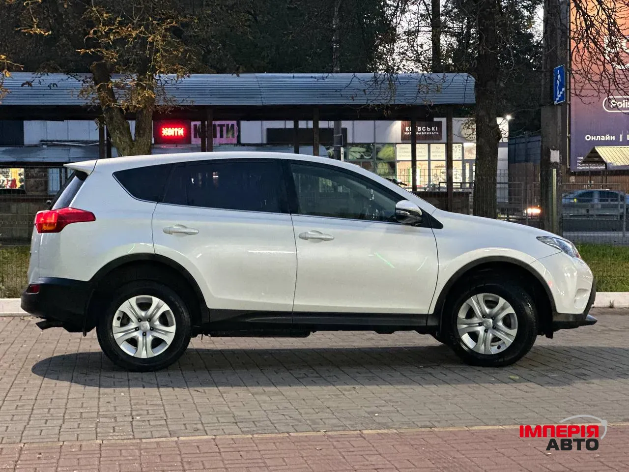 Toyota RAV4 - фото 5