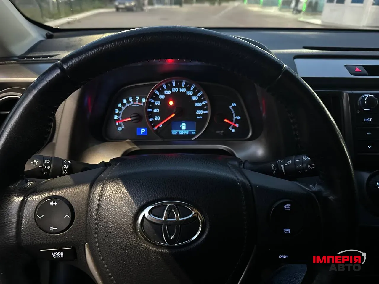 Toyota RAV4 - фото 8