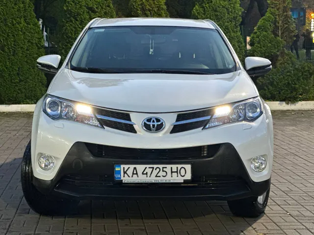 Toyota RAV4 - фото 4