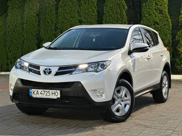 Toyota RAV4 - фото 1
