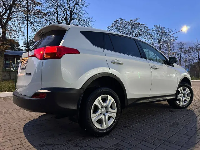 Toyota RAV4 - фото 2