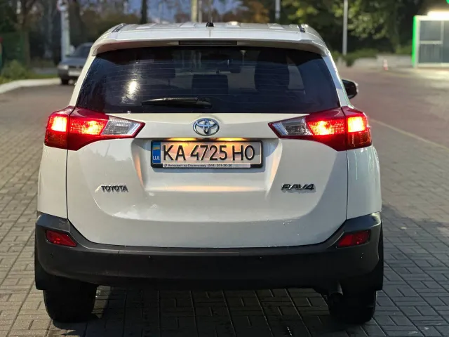 Toyota RAV4 - фото 3