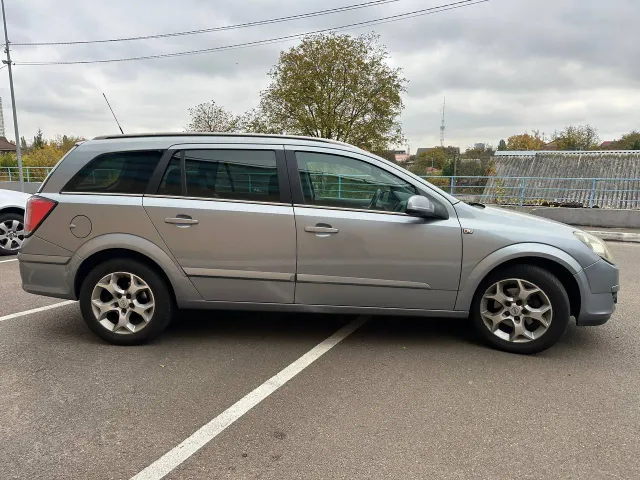 Opel Astra - фото 2