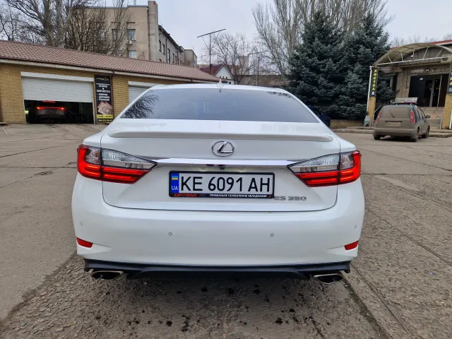 Lexus ES - фото 5