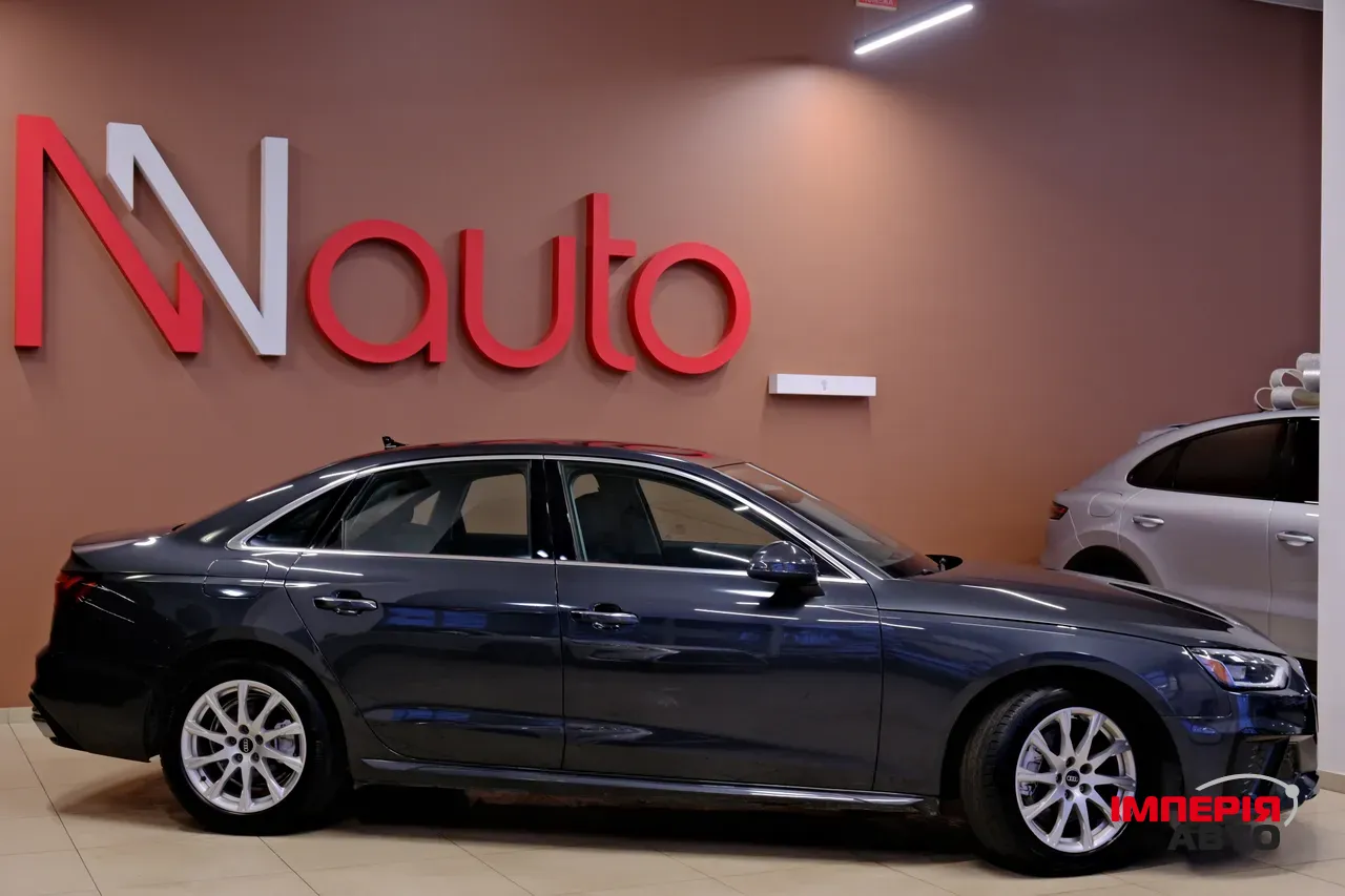 Audi A4 - фото 5