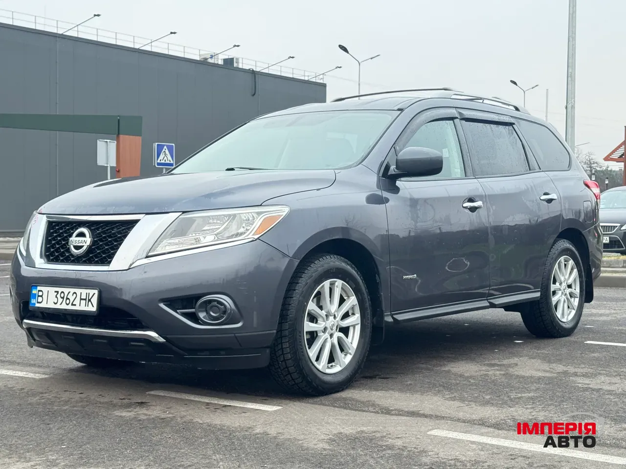 Nissan Pathfinder - фото 1