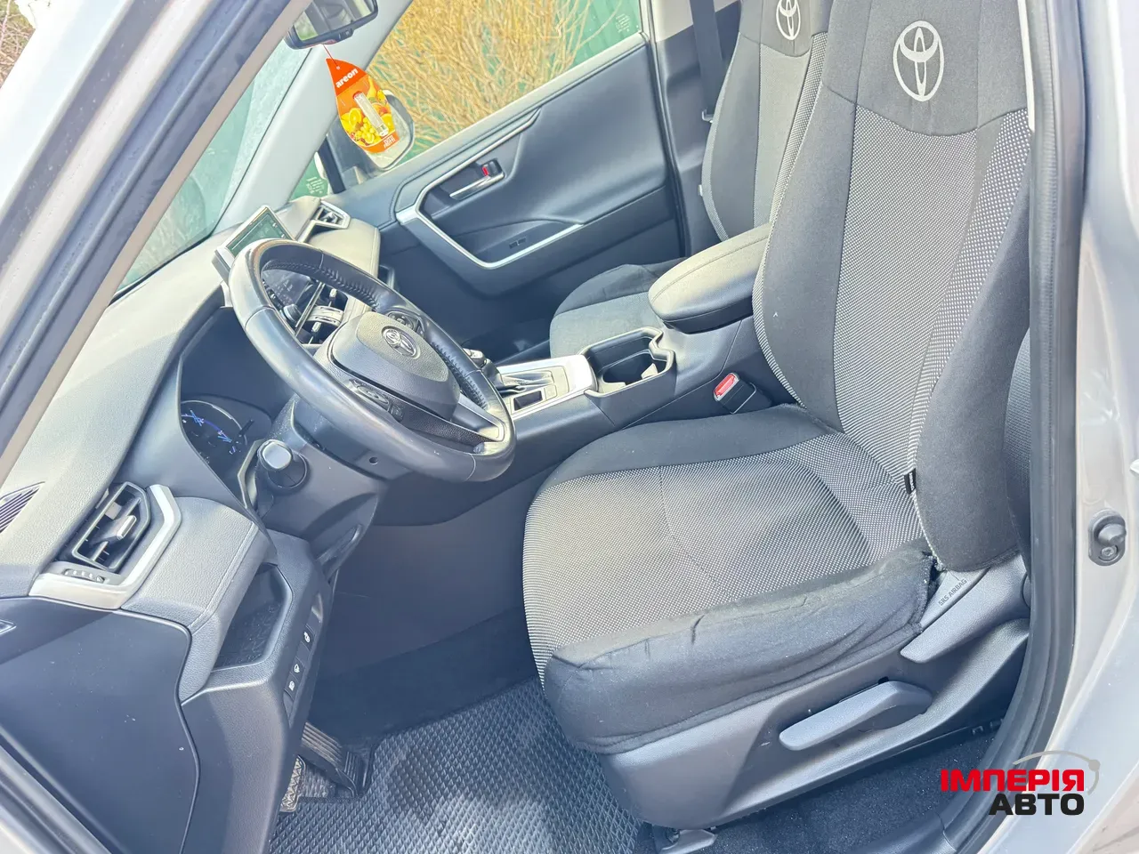 Toyota RAV4 - фото 9