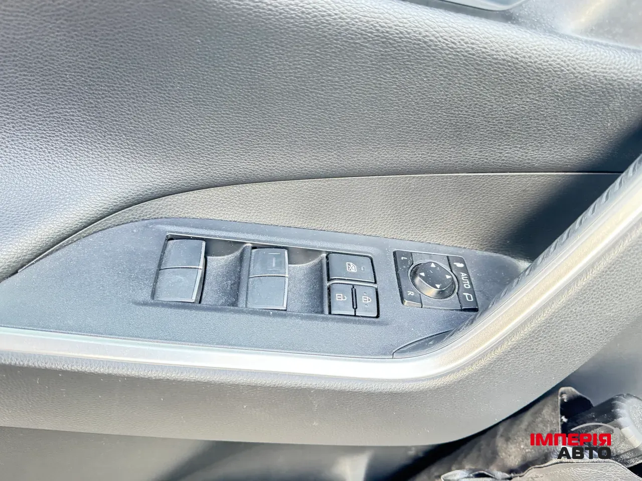 Toyota RAV4 - фото 10