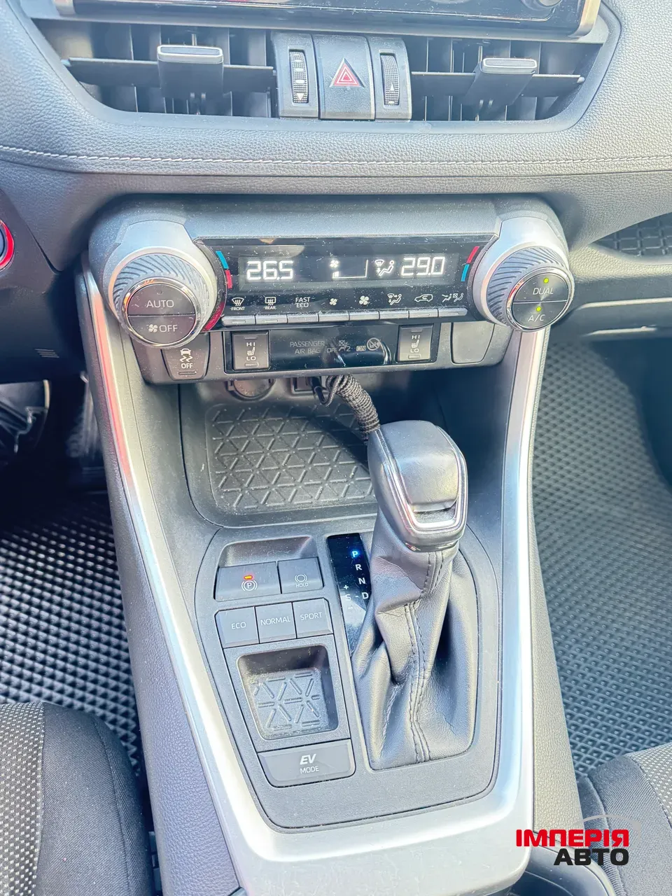 Toyota RAV4 - фото 18