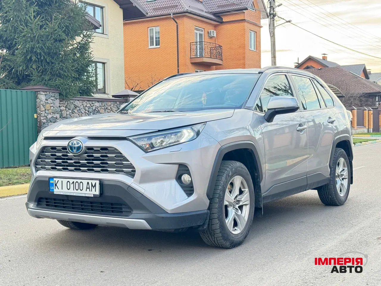 Toyota RAV4 - фото 2