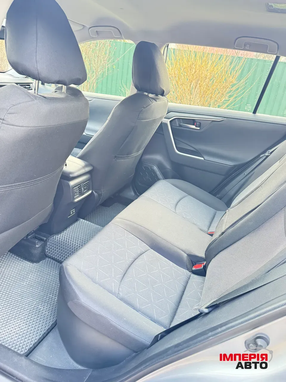 Toyota RAV4 - фото 12