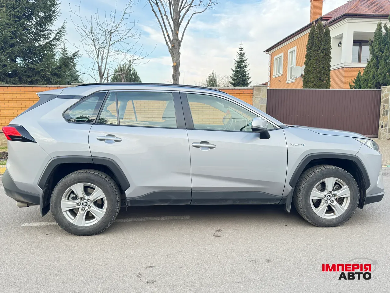 Toyota RAV4 - фото 8
