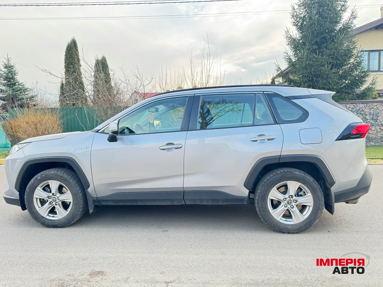 Toyota RAV4 - фото 4