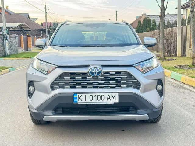 Toyota RAV4 - фото 3