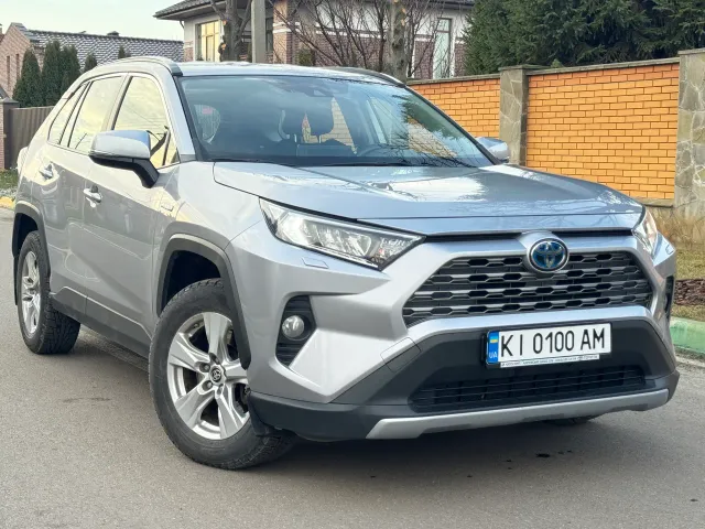 Toyota RAV4 - фото 1