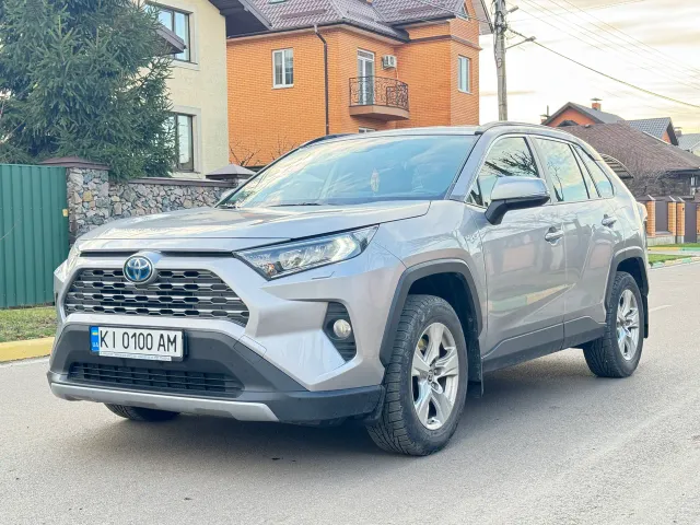 Toyota RAV4 - фото 2