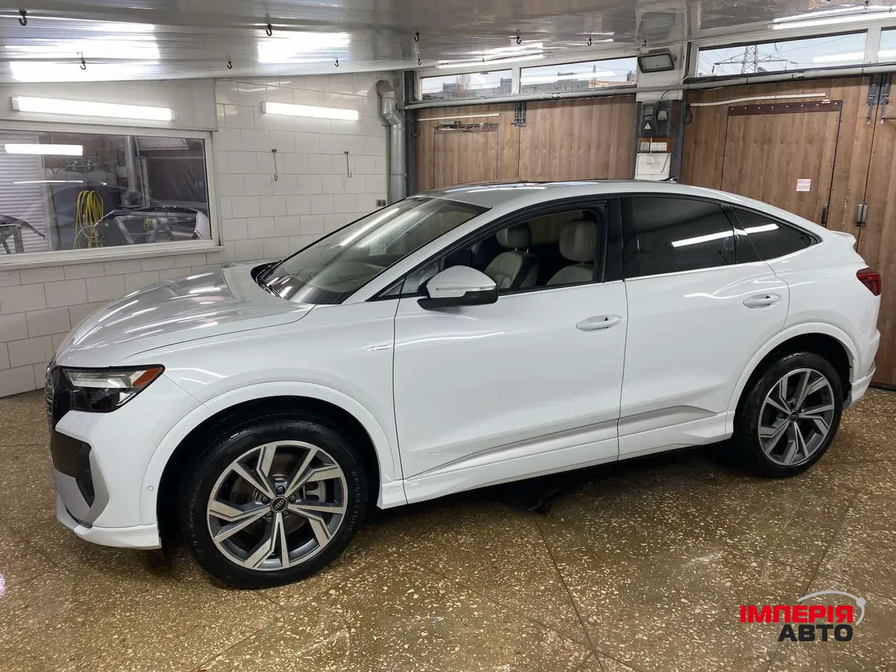 Audi Q4 e-tron - фото 1