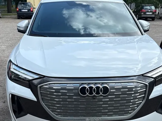Audi Q4 e-tron - фото 5