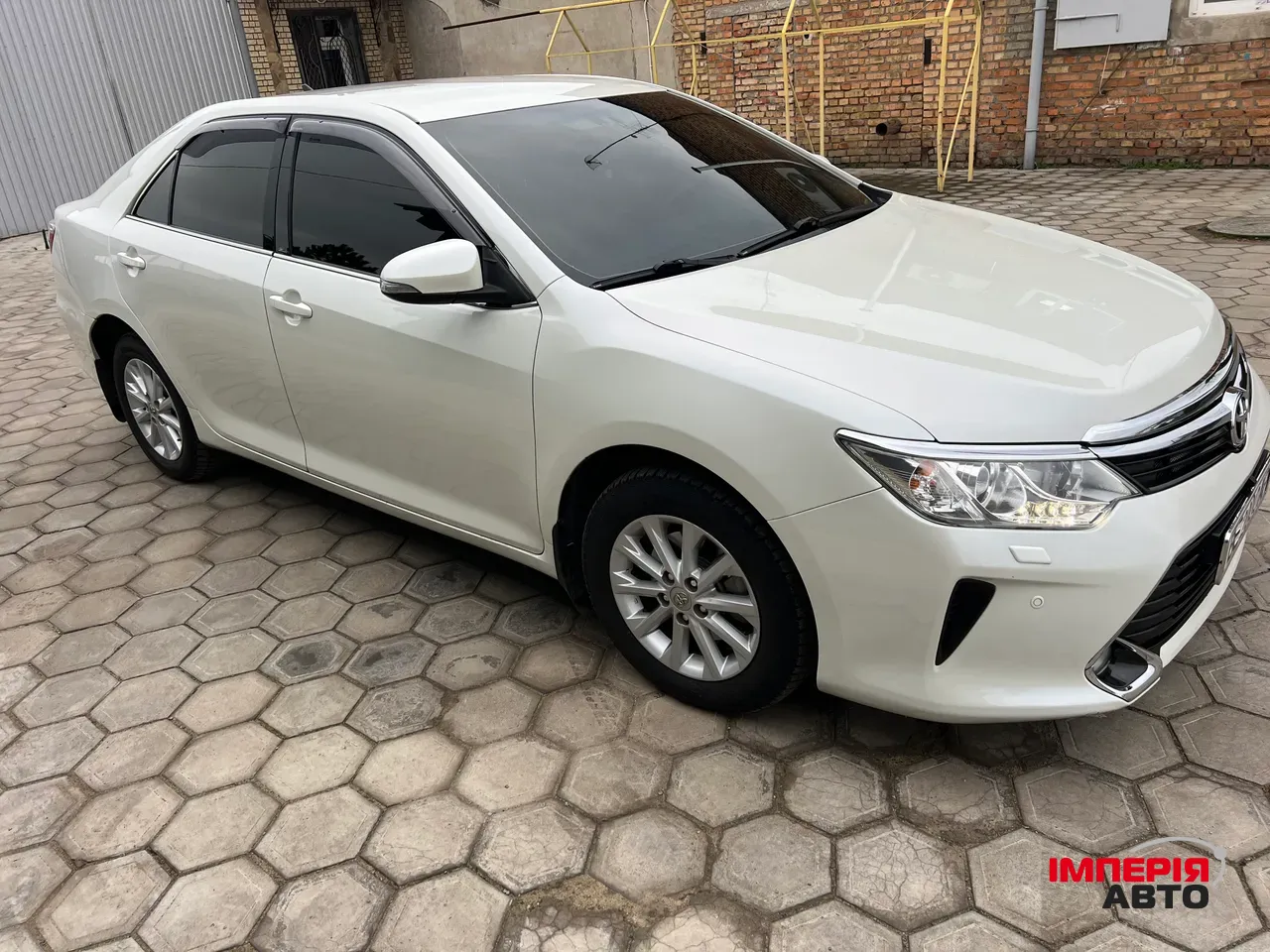 Toyota Camry - фото 2