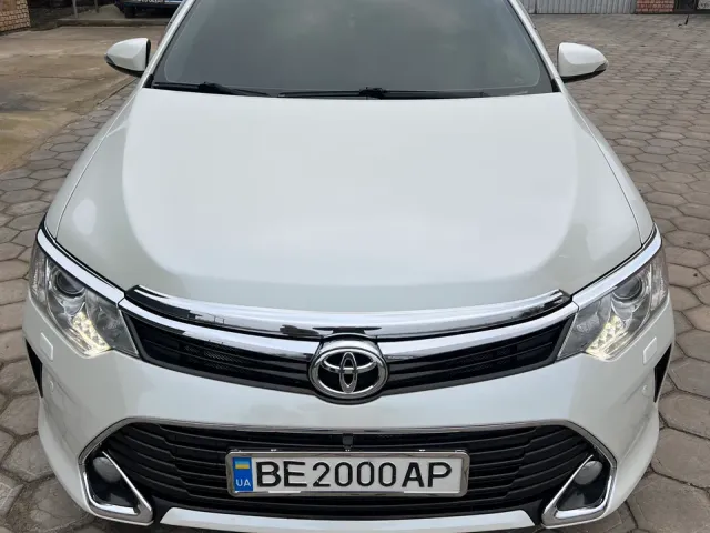 Toyota Camry - фото 1