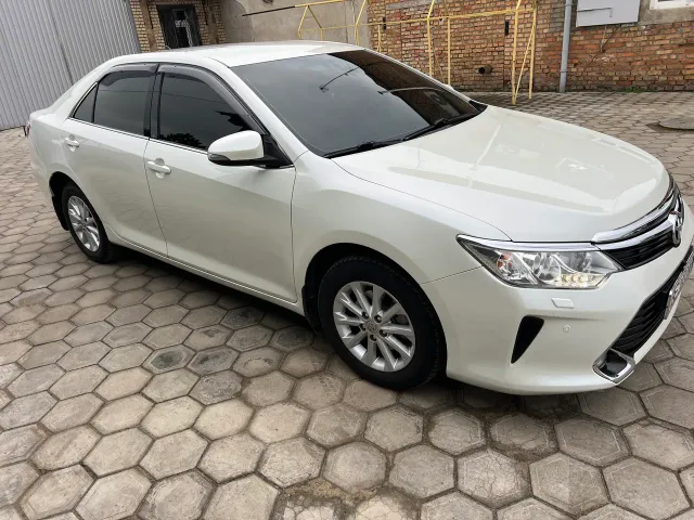 Toyota Camry - фото 2