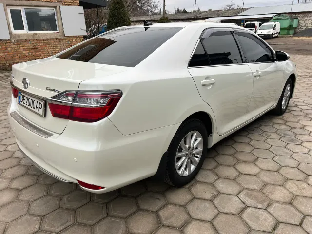 Toyota Camry - фото 5