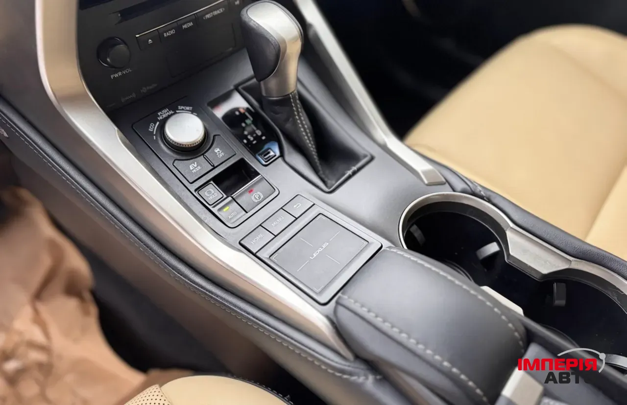 Lexus NX - фото 24