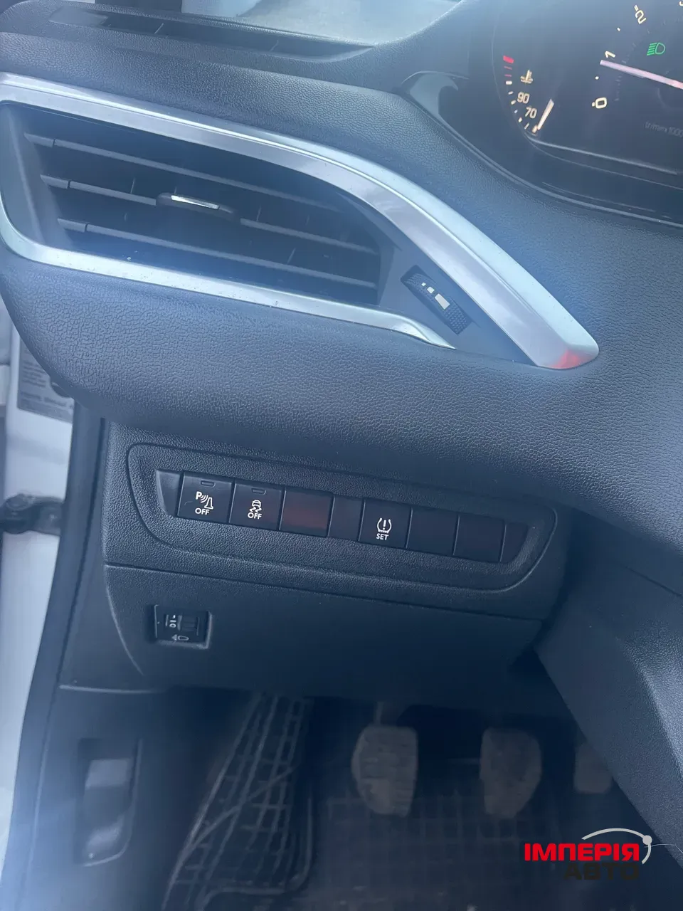 Peugeot 208 - фото 17