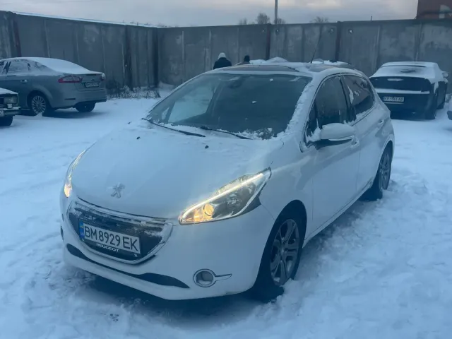 Peugeot 208 - фото 1