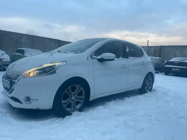 Peugeot 208 - фото 2