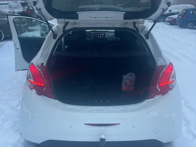 Peugeot 208 - фото 4