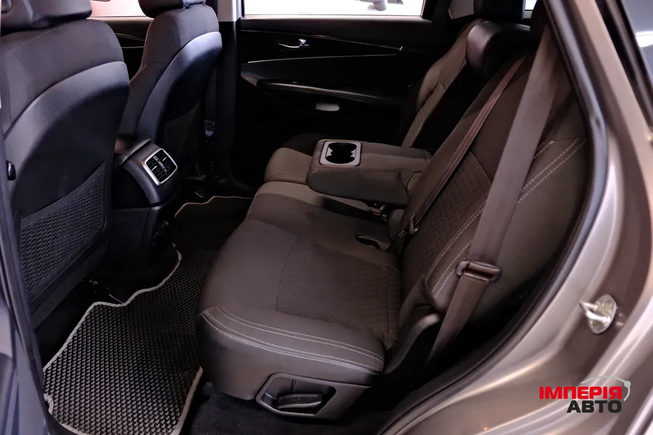 Kia Sorento - фото 8
