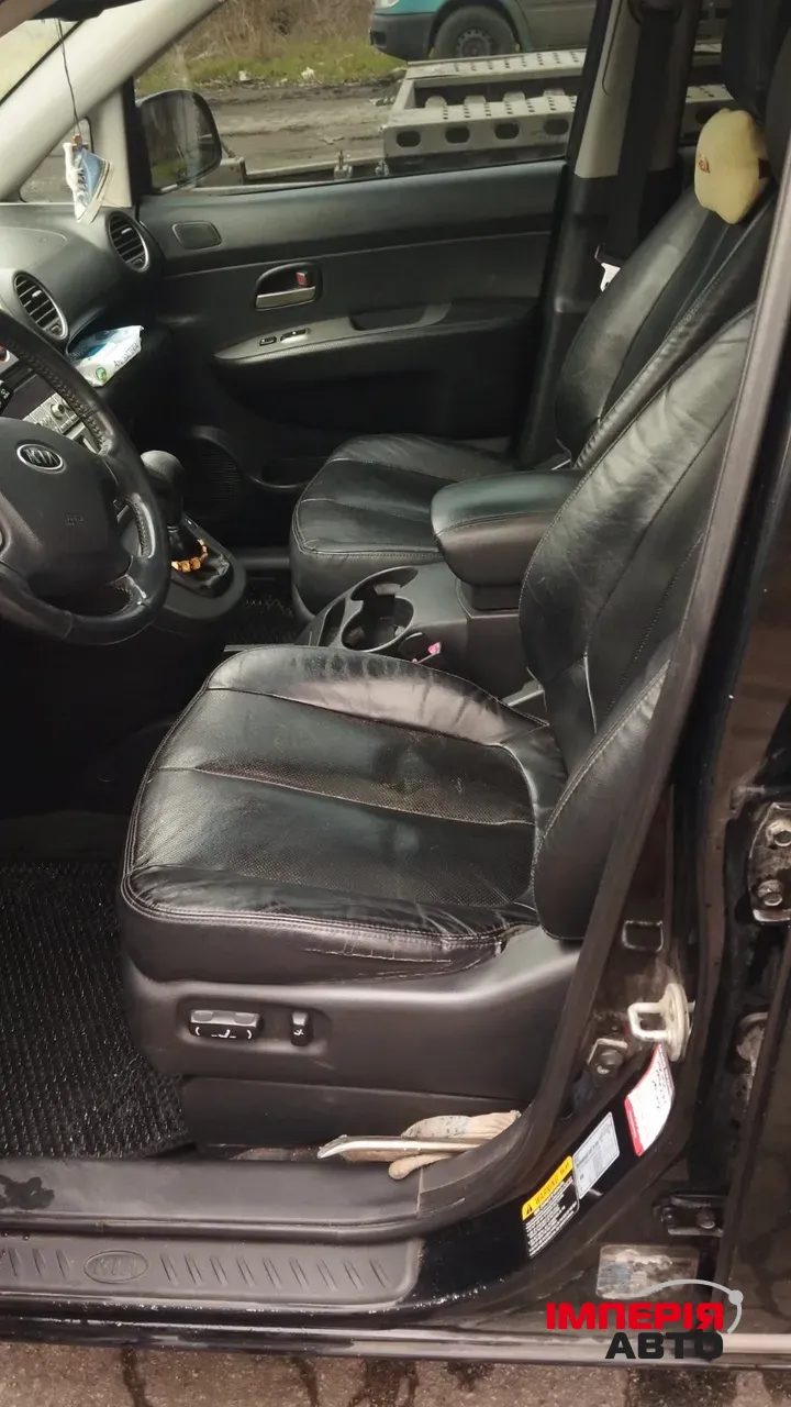 Kia Carens - фото 7