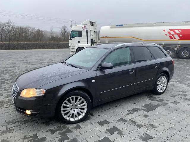 Audi A4 - фото 5