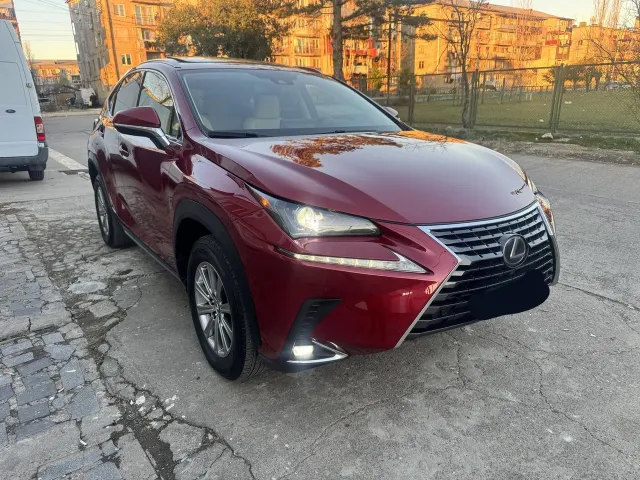 Lexus NX - фото 1