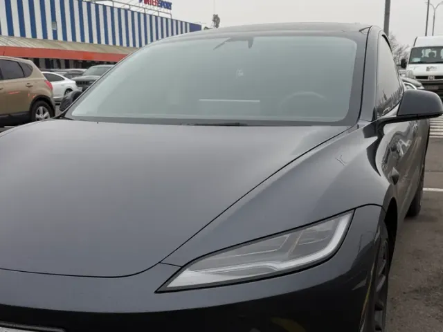 Tesla Model 3 - фото 1