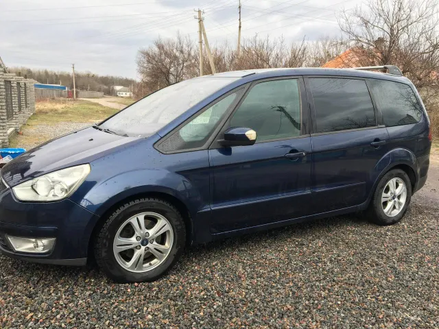 Ford Galaxy - фото 4