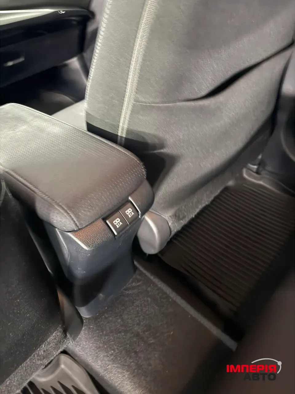 Toyota Prius - фото 7