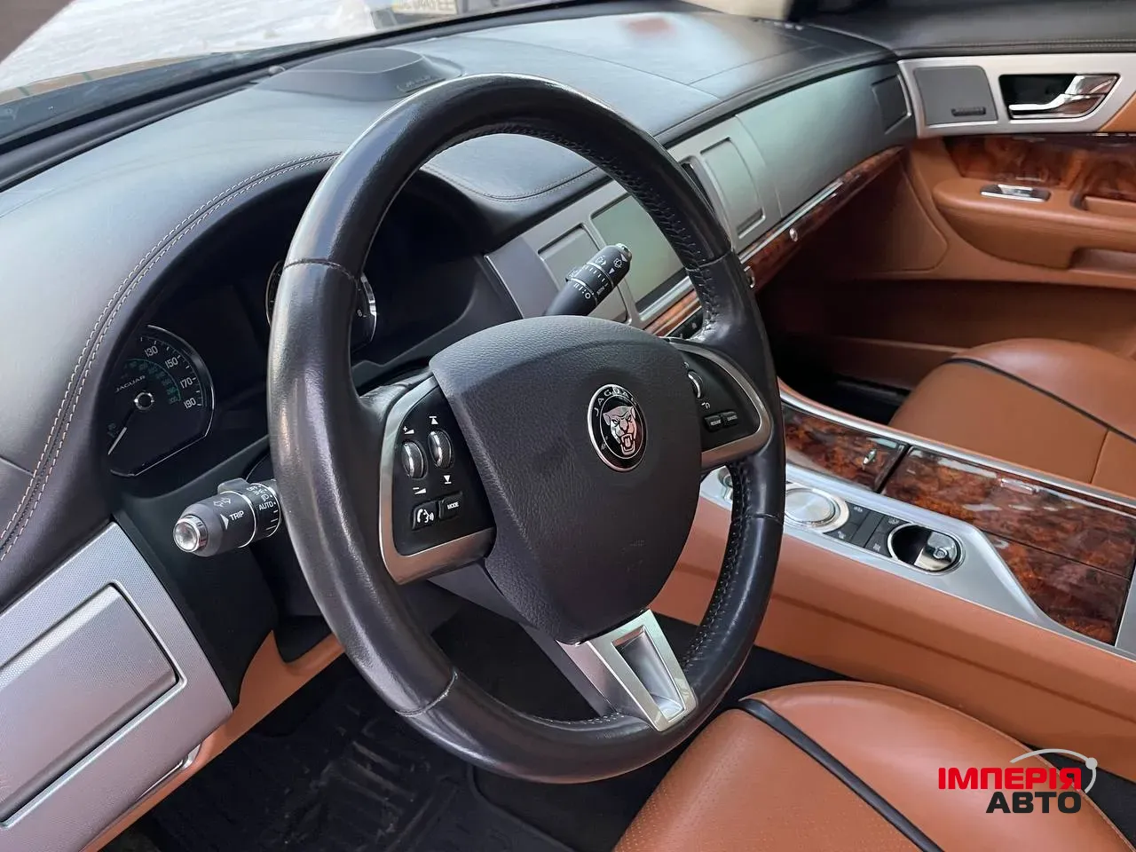 Jaguar XF - фото 40