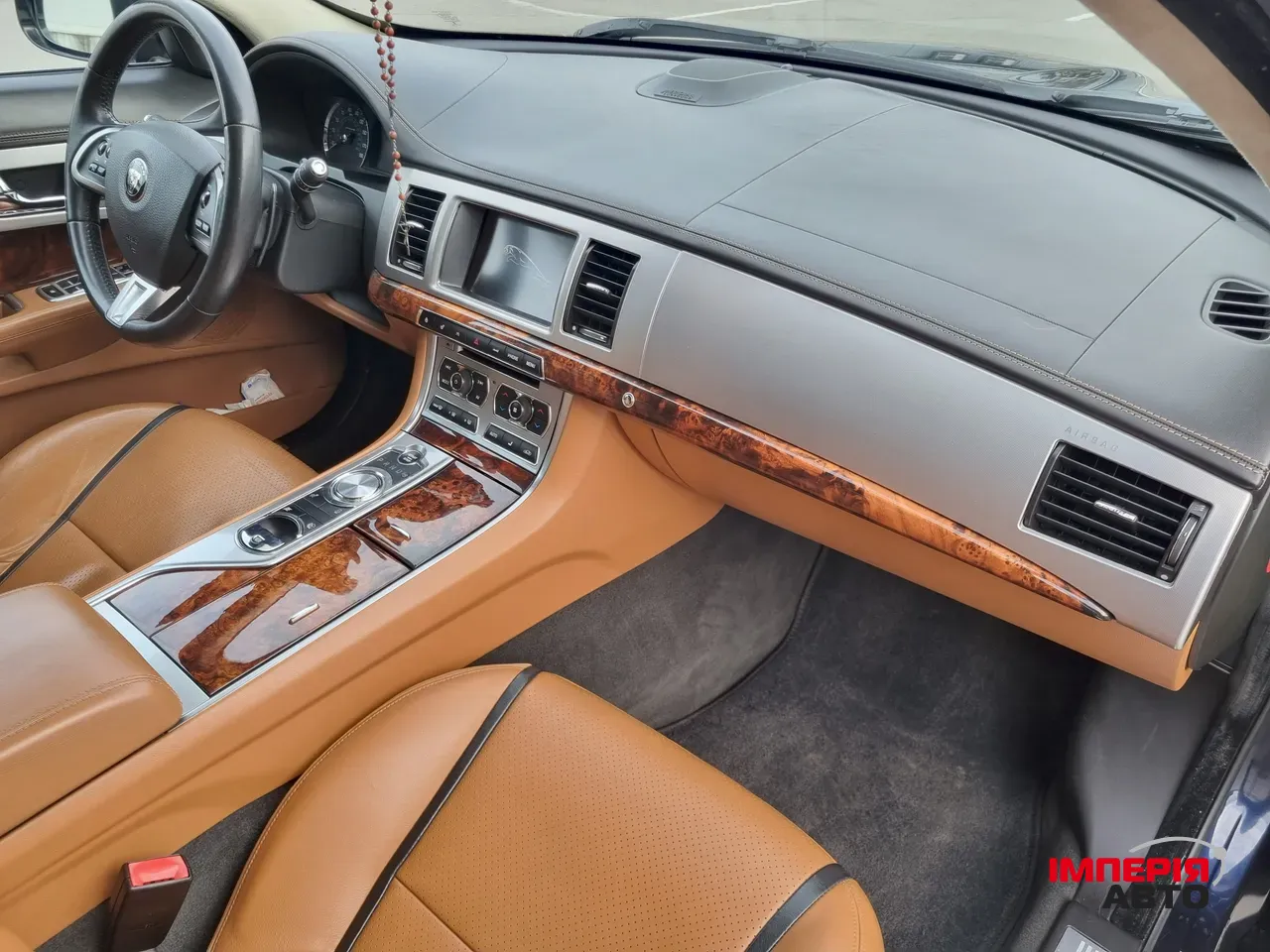 Jaguar XF - фото 21